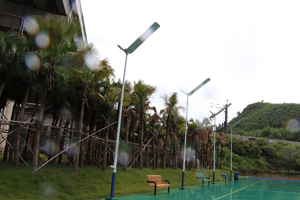How to determine the height of solar street light poles